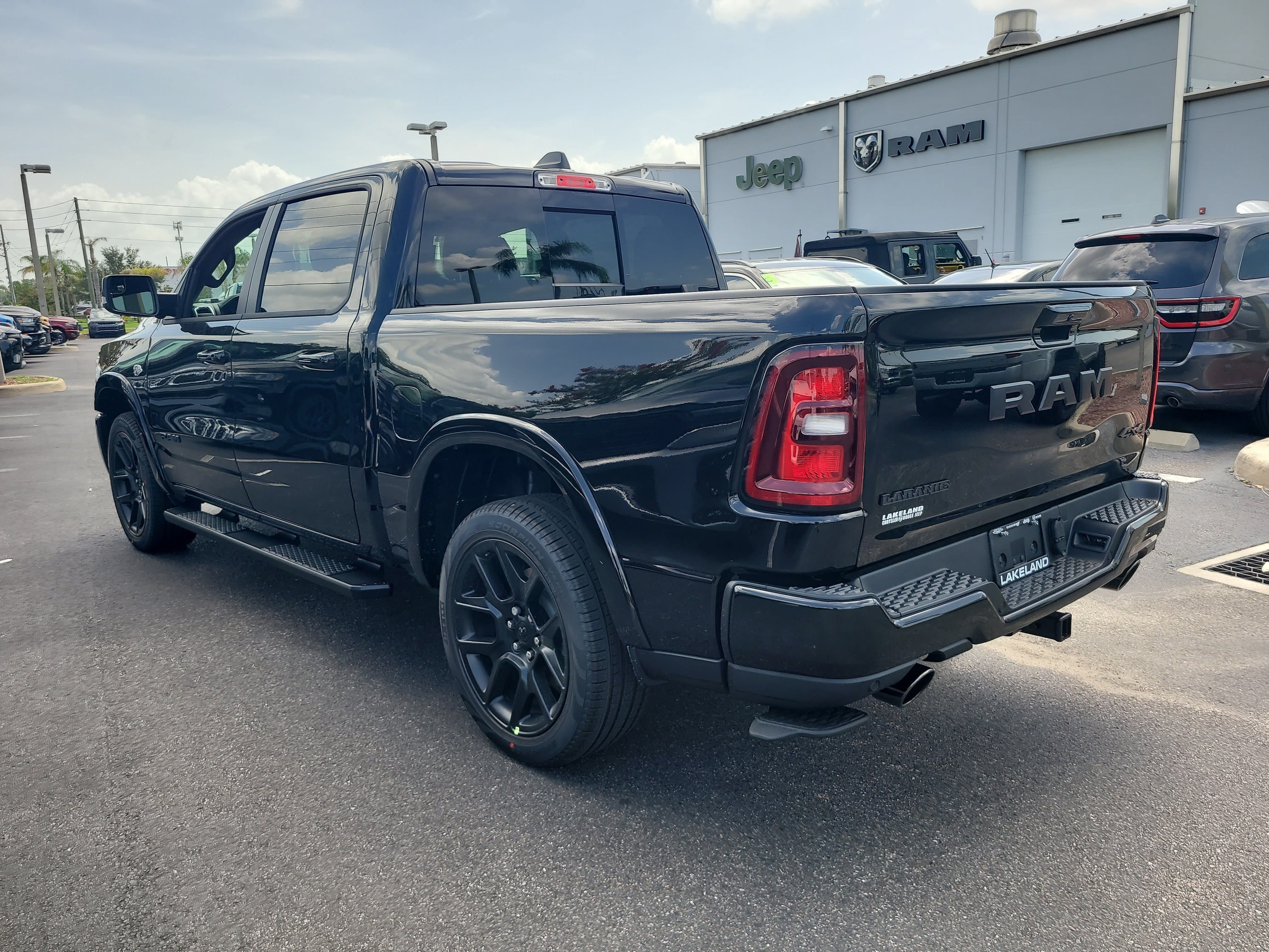New 2026 Diamond Black Crystal Pearl-Coat Exterior Paint RAM Laramie image 7
