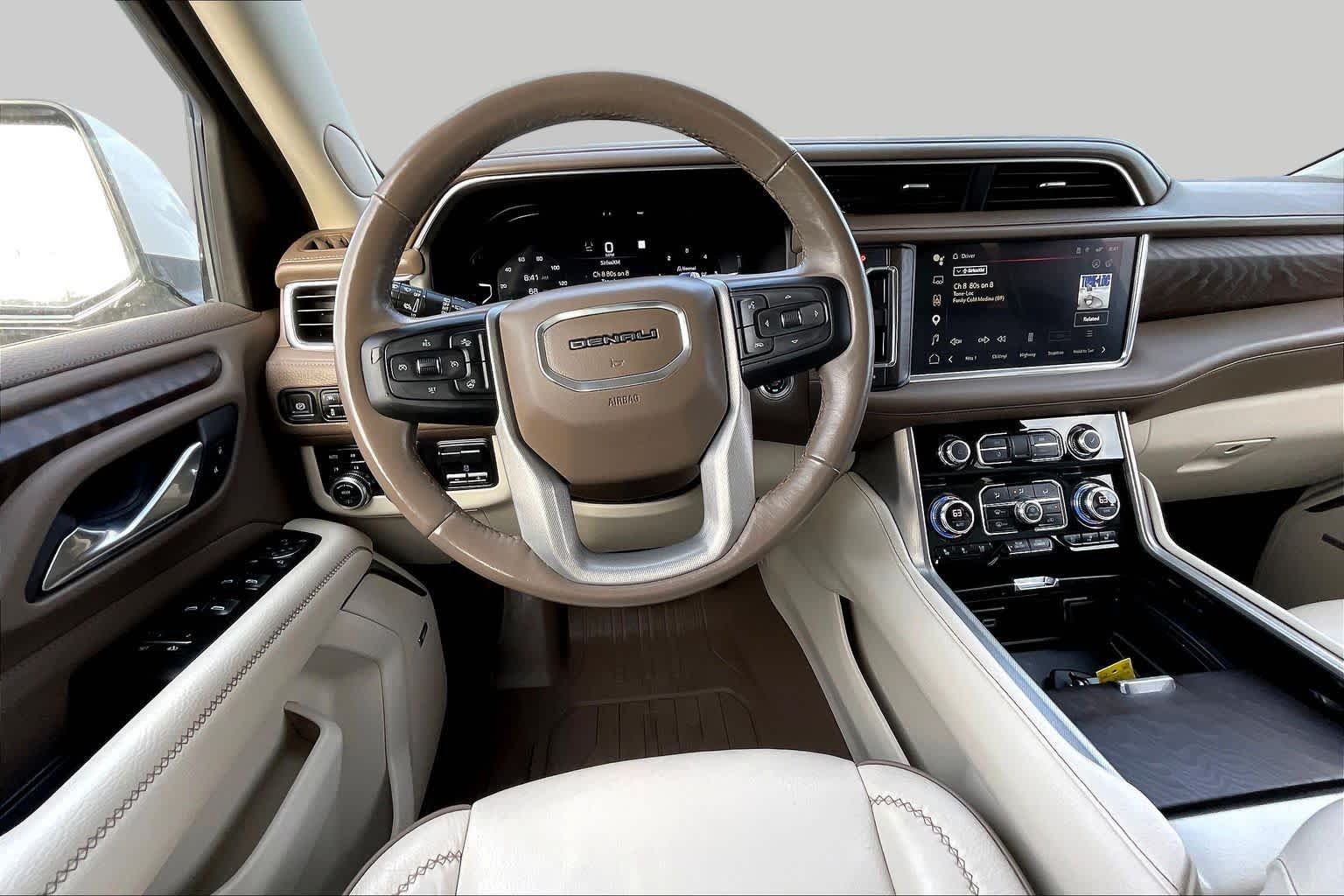 Used 2022 White Frost Tricoat GMC Denali image 6