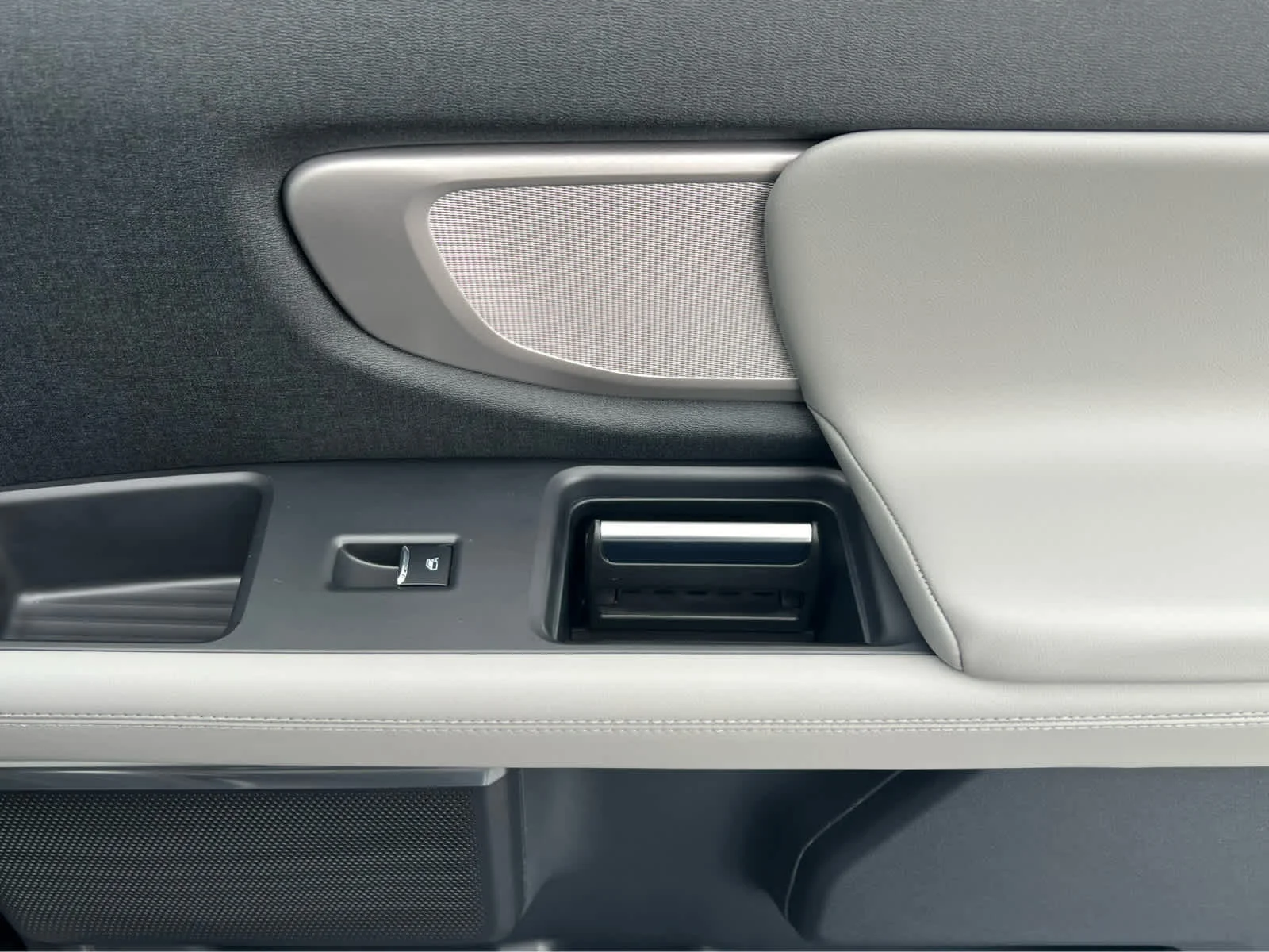 New 2026 Agate Black Metallic Ford MAX Active image 22