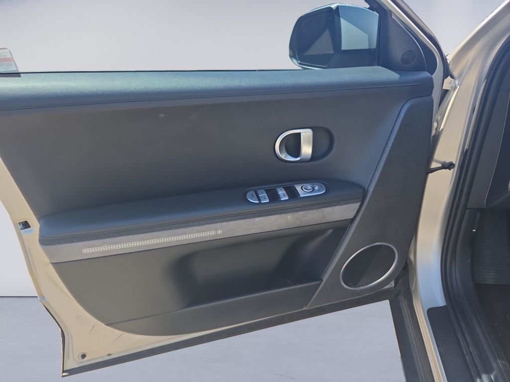 Used 2023 Gold Hyundai SEL image 10