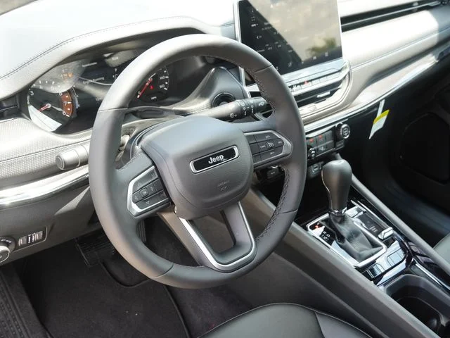 New 2026 Fathom Blue Pearl-Coat Exterior Paint Jeep Latitude image 18