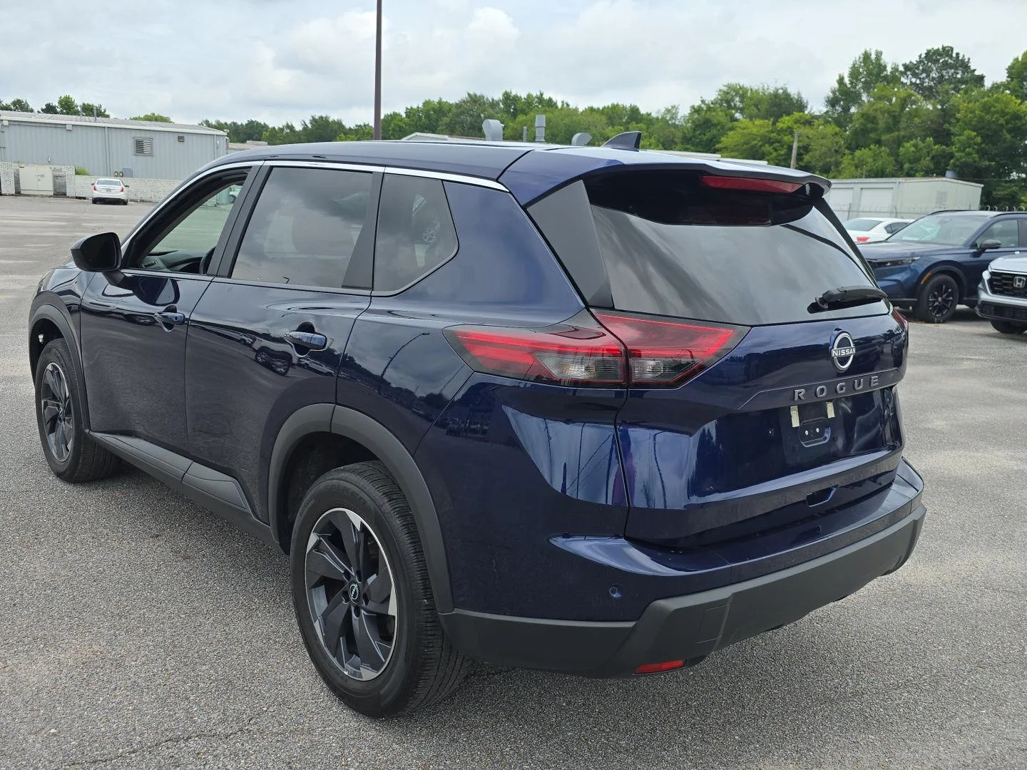 Used 2025 Deep Ocean Blue Pearl Nissan SV image 7