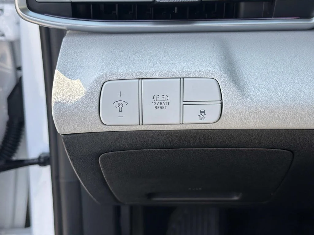Used 2025 White Hyundai Limited image 14