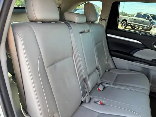Used 2017 White Toyota XLE image 22