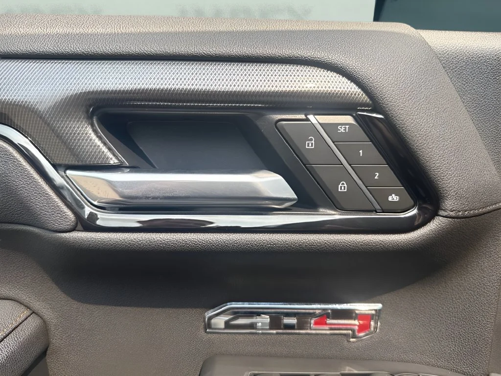 Used 2025 Onyx Black GMC AT4 image 11
