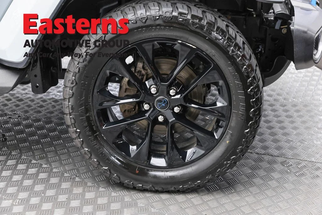 Used 2024 Gray Jeep Sahara 4xe image 31
