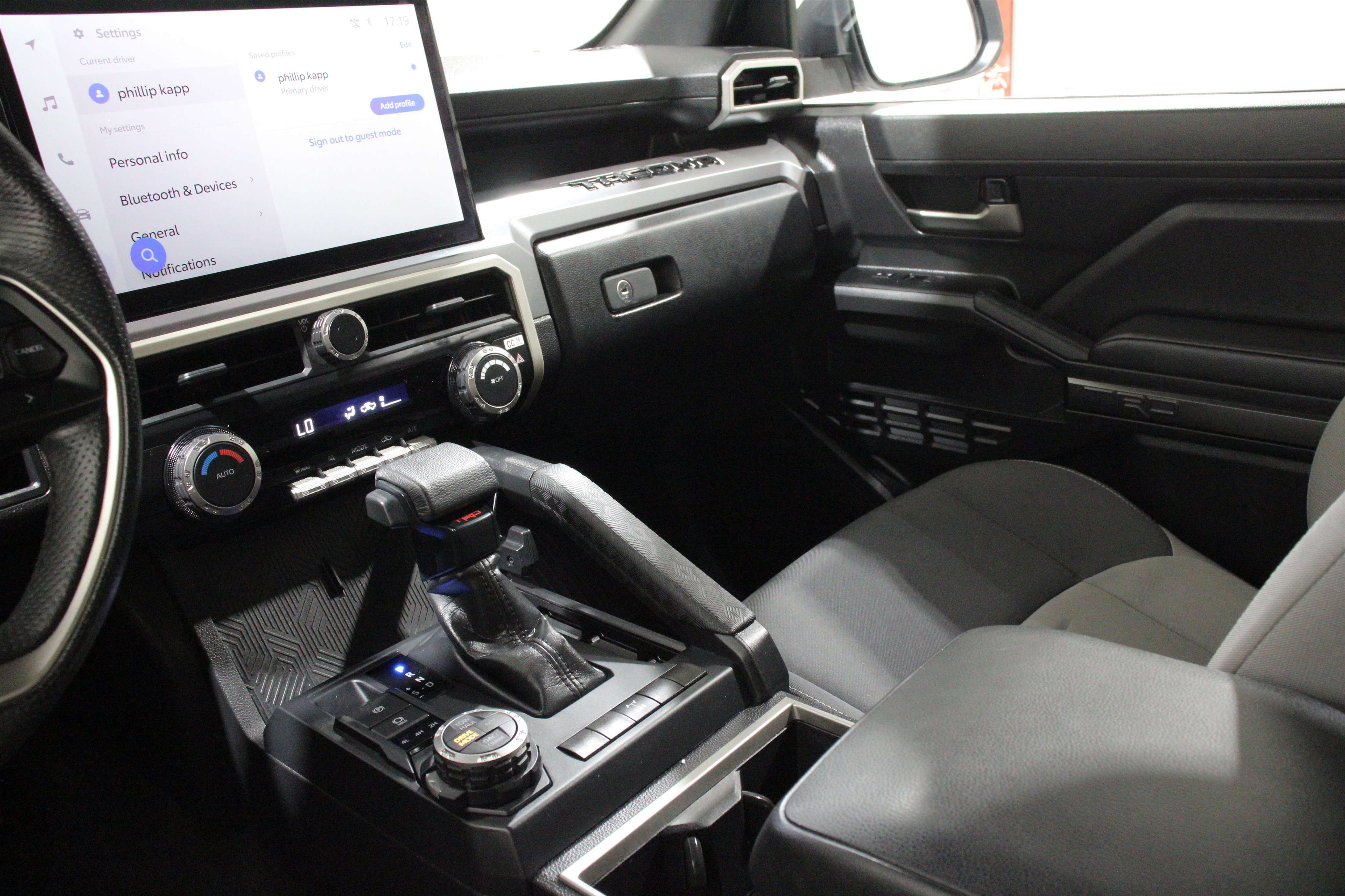 2025 Toyota Tacoma TRD Off Road - Photo 18