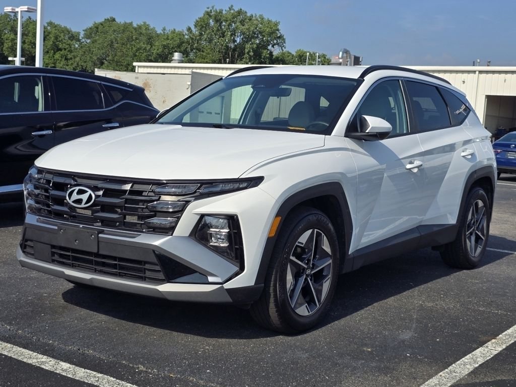 Used 2026 White Hyundai SEL image 3