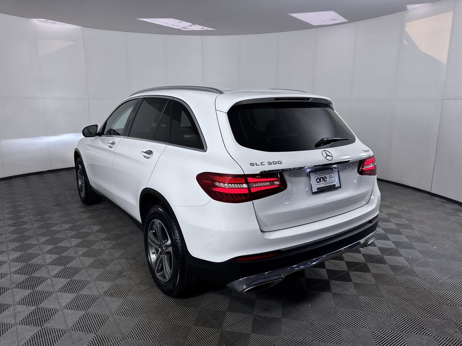 Used 2019 Polar White Mercedes-Benz GLC 300 image 25