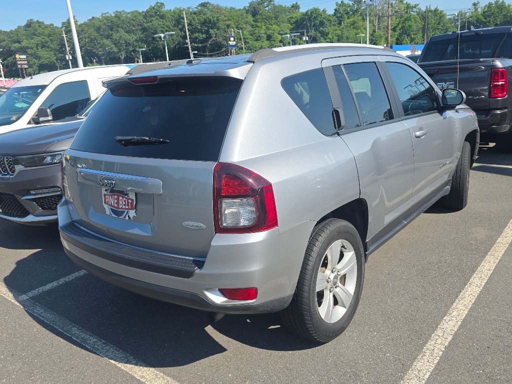 Used 2017 Billet Silver Metallic Clear Coat Jeep Latitude image 3