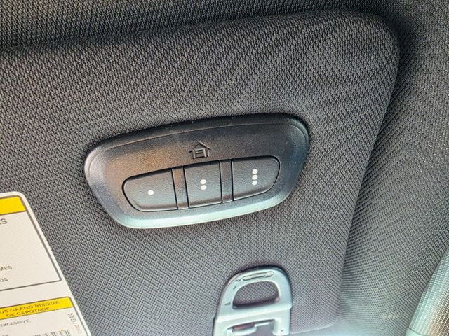 Used 2023 Silver Jeep Latitude image 20