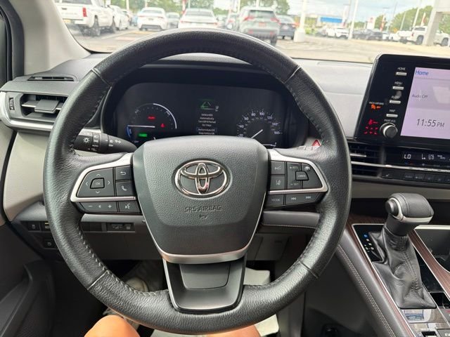 Used 2021 White Toyota XLE image 32