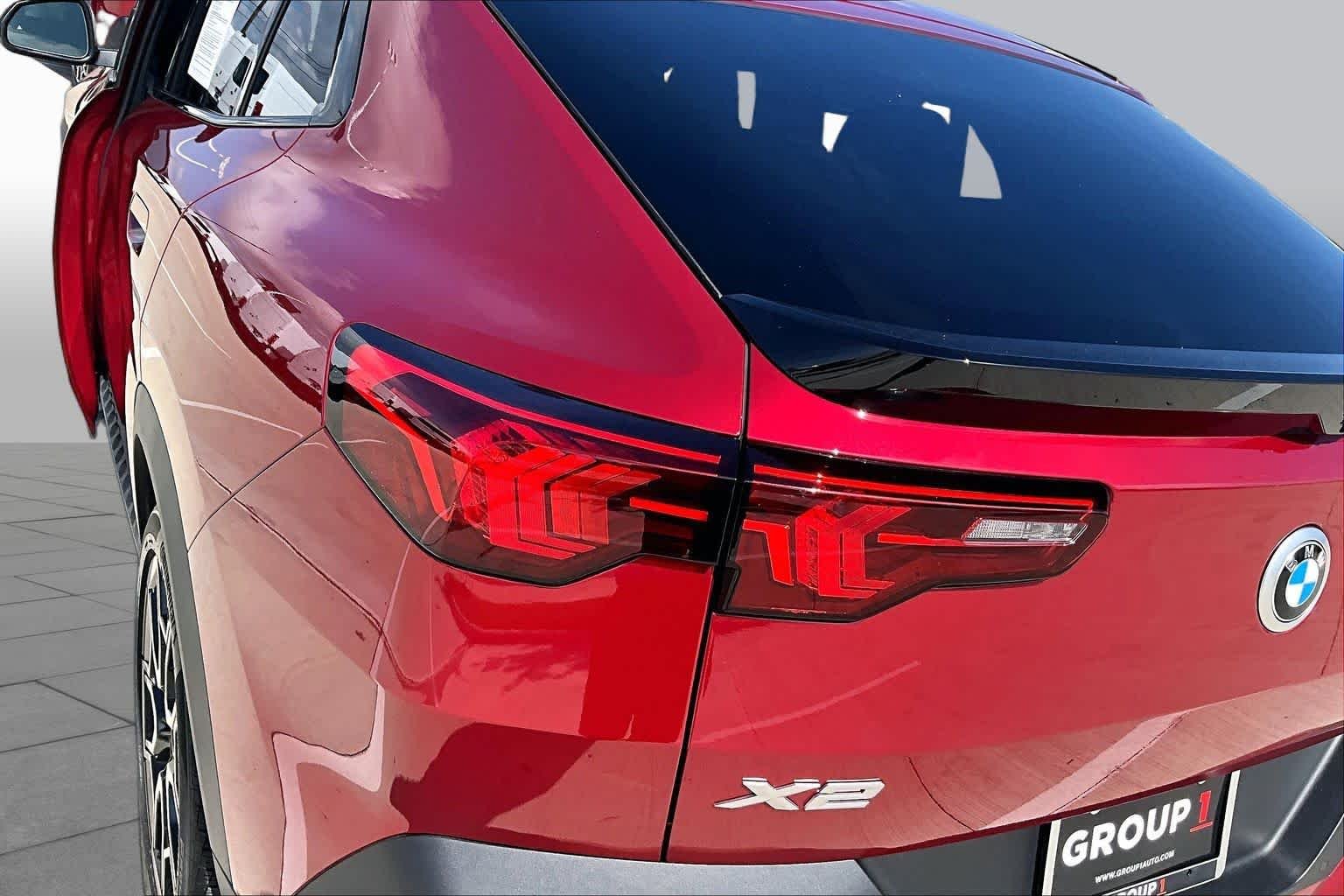 Used 2026 Vegas Red Metallic BMW xDrive28i image 27