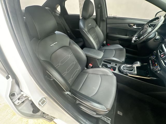 Used 2024 White Kia GT-Line image 27