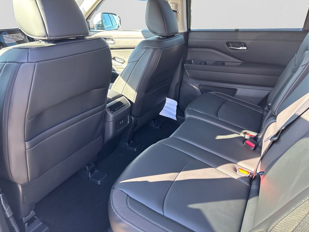 2025 Nissan Pathfinder SL - Photo 10