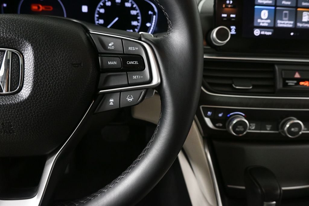 Used 2018  Honda Touring image 11