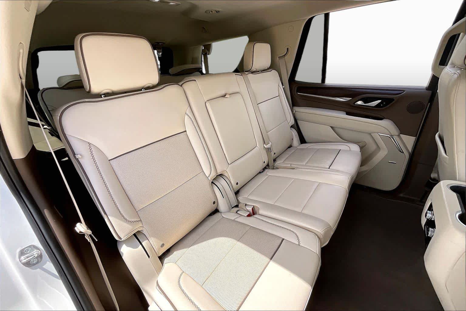 Used 2024 White Frost Tricoat GMC Denali image 18