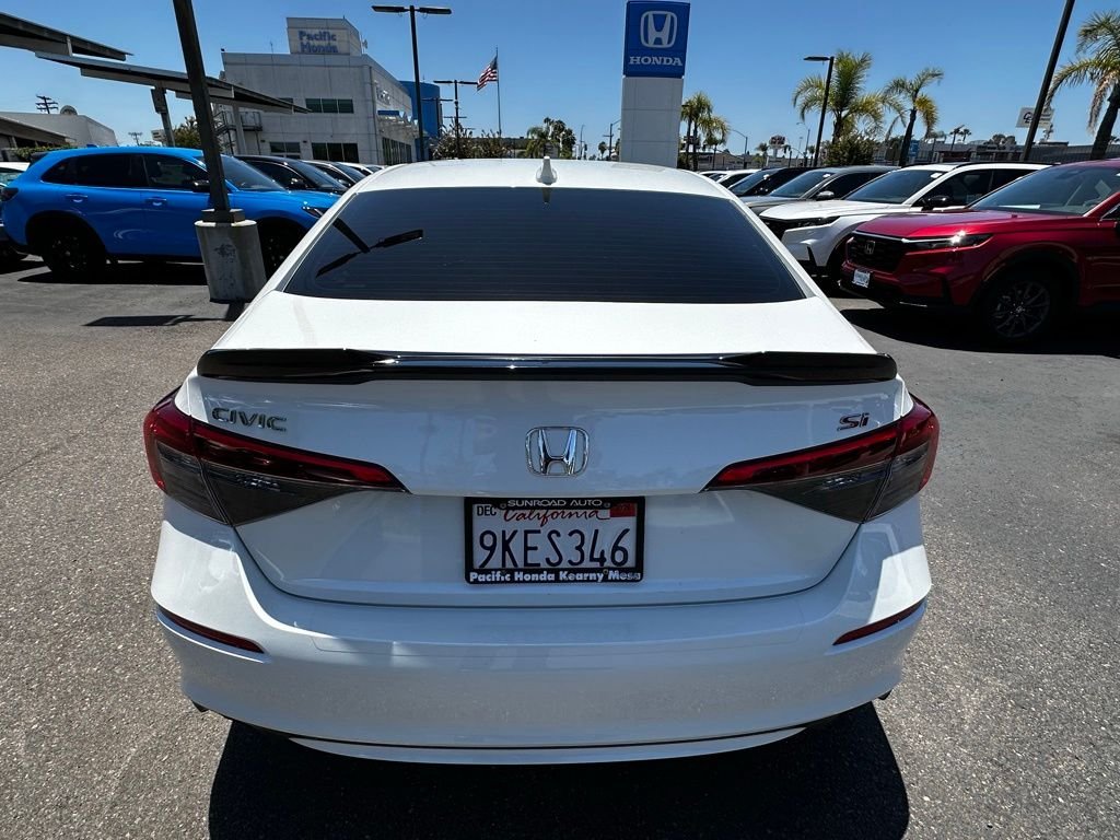 Used 2024  Honda Base image 9