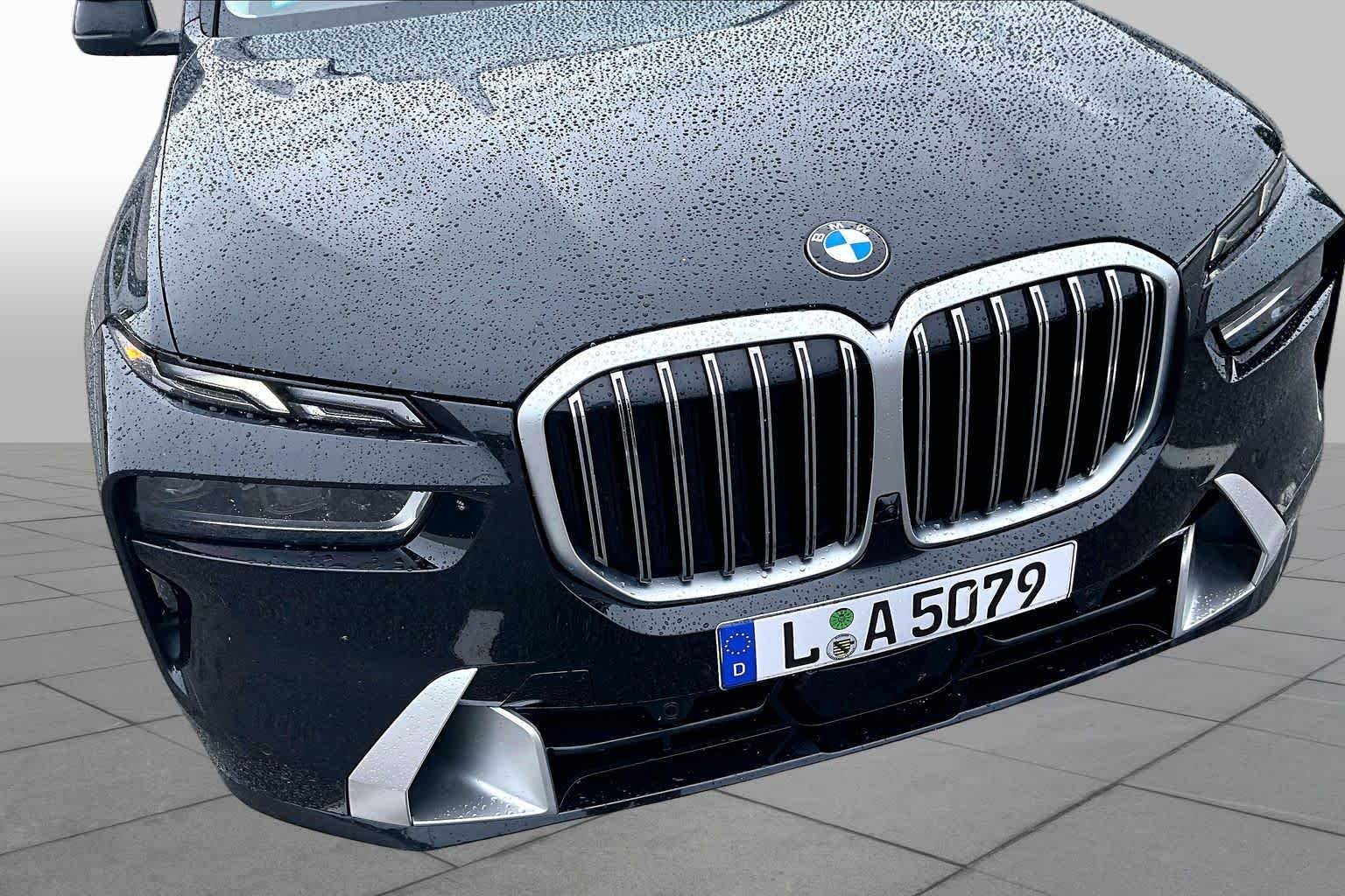 Used 2023 Black Sapphire Metallic BMW xDrive40i image 30