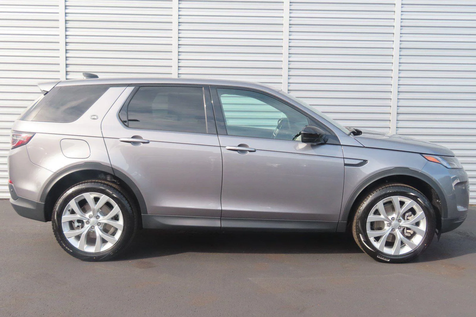 Used 2023 Eiger Grey Metallic Land Rover SE image 15