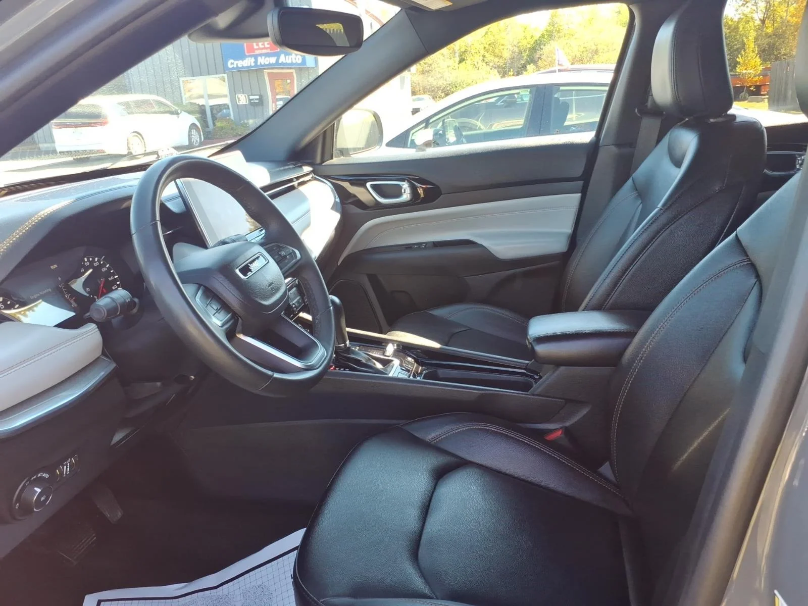 Used 2024 Gray Clearcoat Jeep Limited image 13