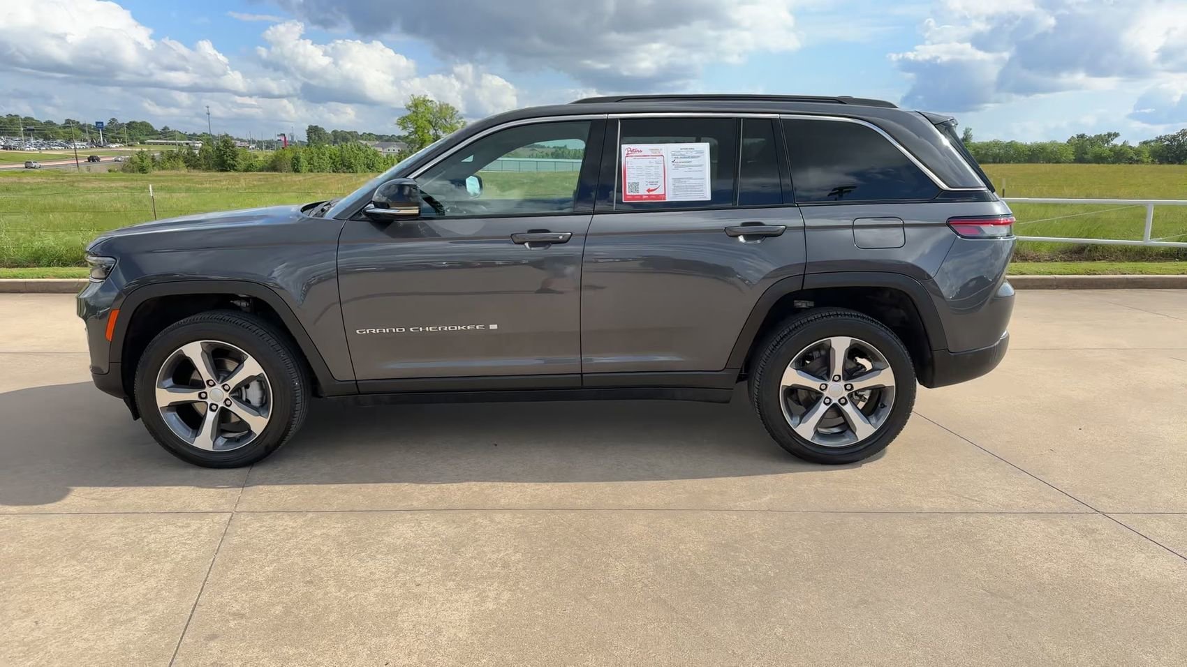 Used 2025 Baltic Gray Metallic Clearcoat Jeep Limited image 4