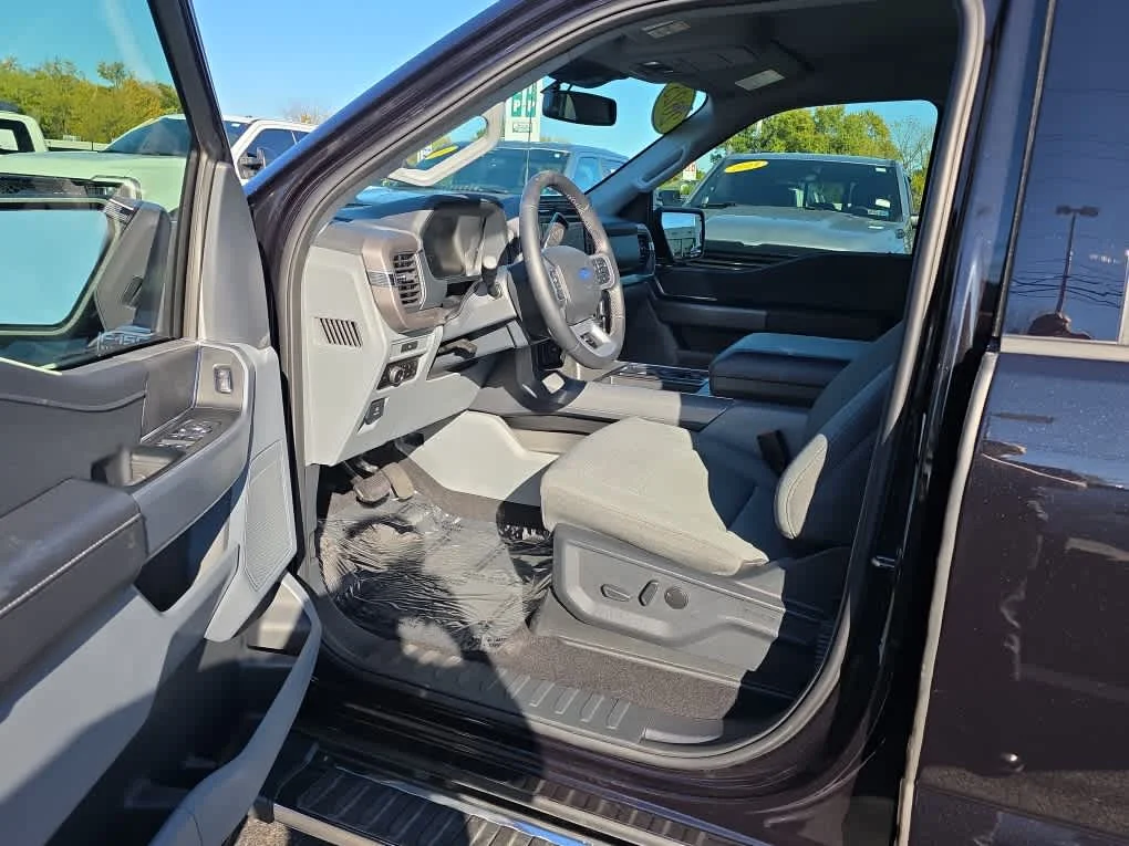 Used 2025 Agate Black Metallic Ford XLT image 16