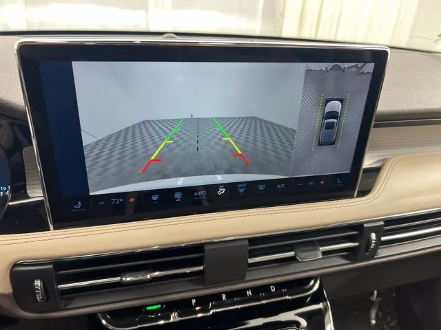 Used 2023 White Lincoln Standard image 19