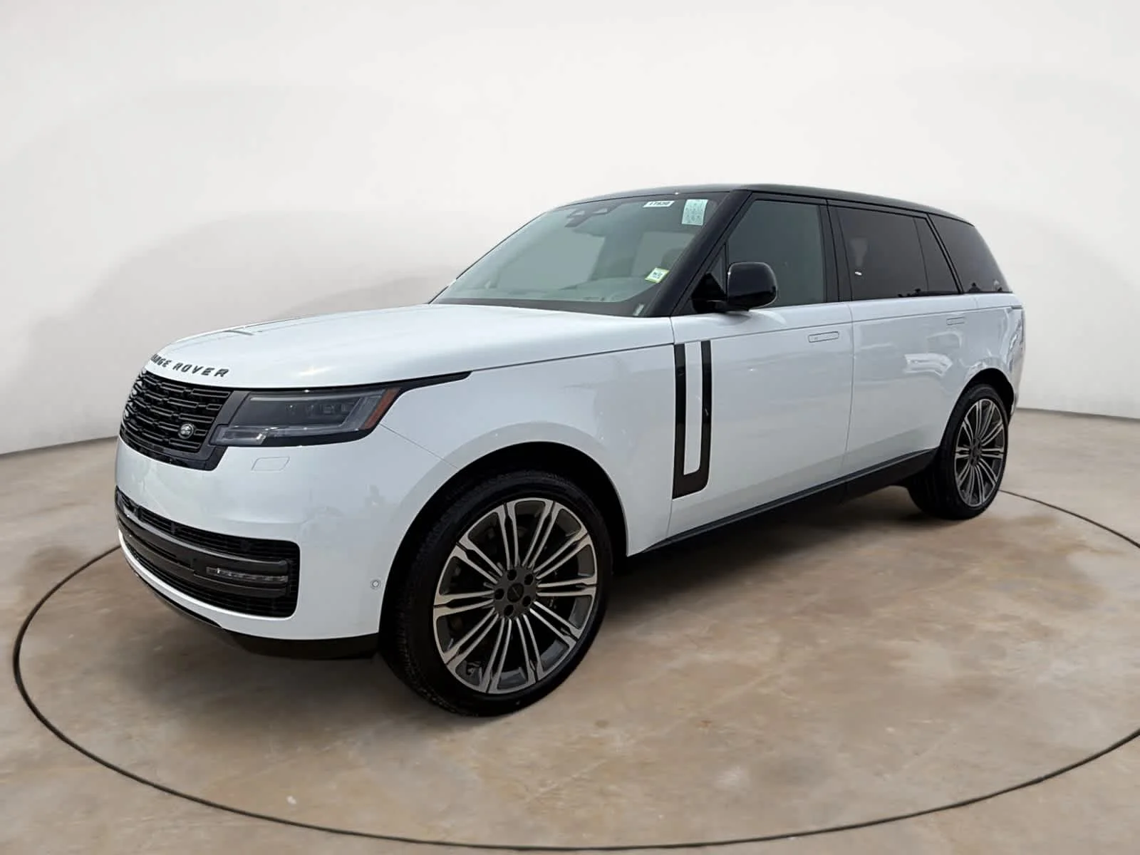 2026 Land Rover Range Rover 4.4 SE LWB 7's photo