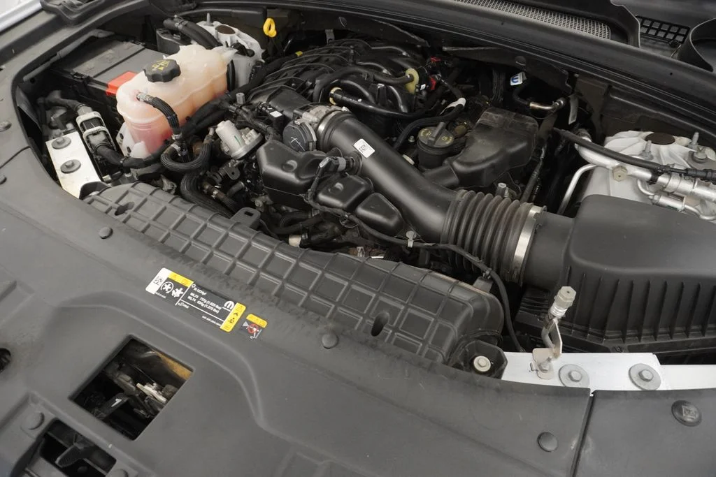 Used 2023 White/off-white Jeep Laredo image 52