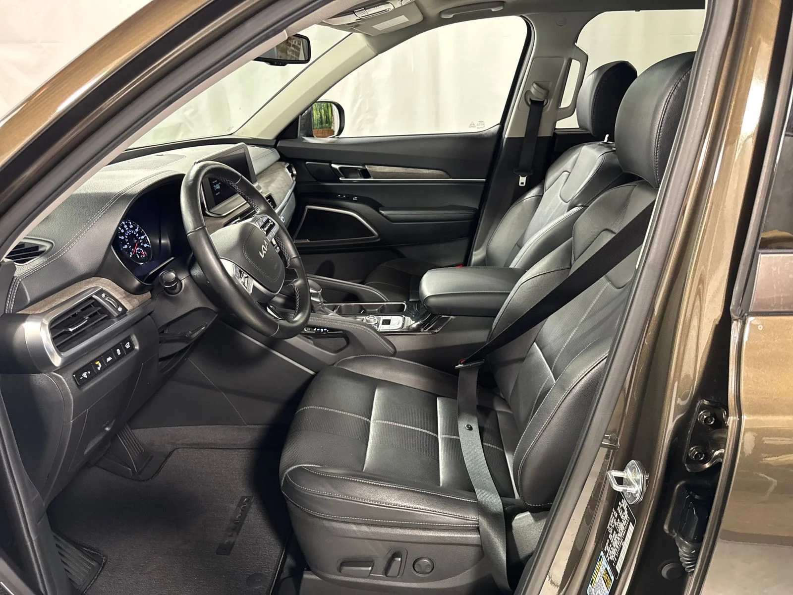 Used 2022 Green Kia EX image 3