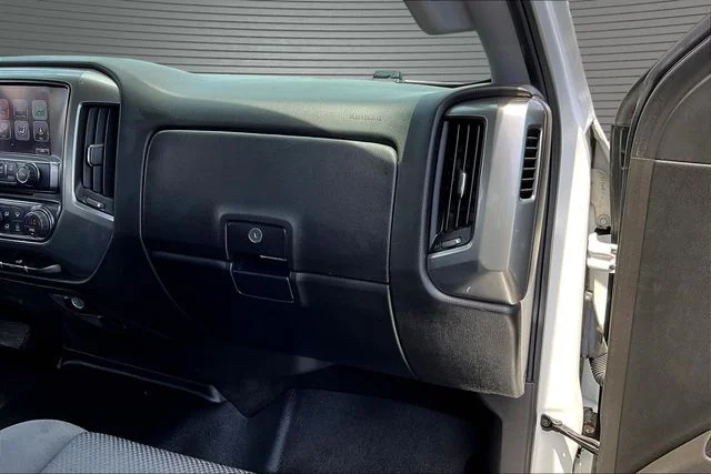 Used 2018 White Chevrolet LT image 27