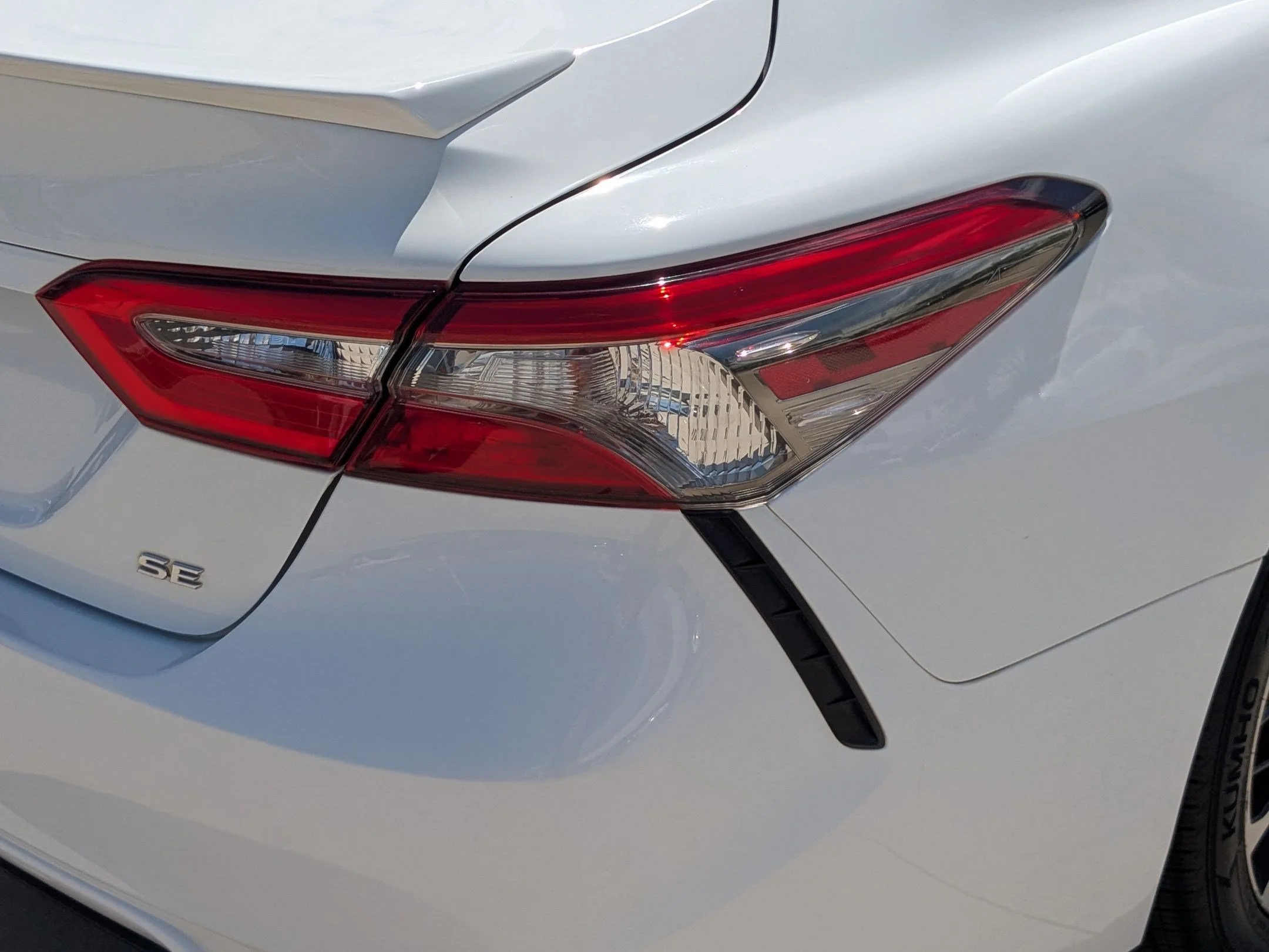 Used 2018 Super White Toyota SE image 11