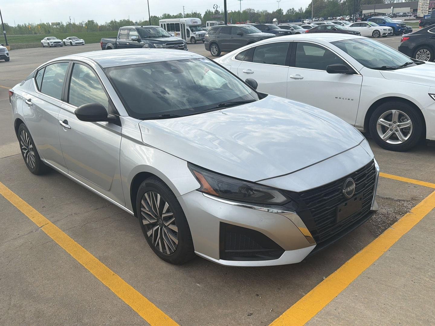 Used 2024 Nissan Altima SV with VIN 1N4BL4DV7RN324193 for sale in Kansas City