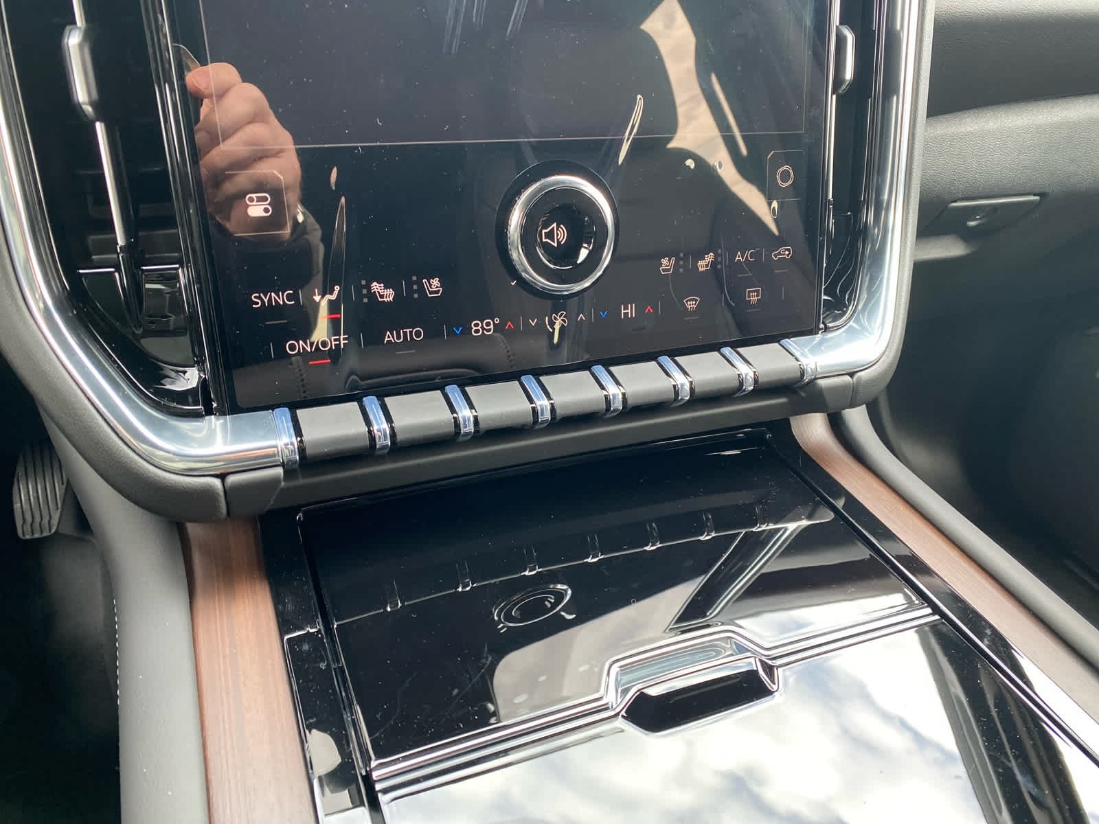 2026 GMC Yukon Denali - Photo 24