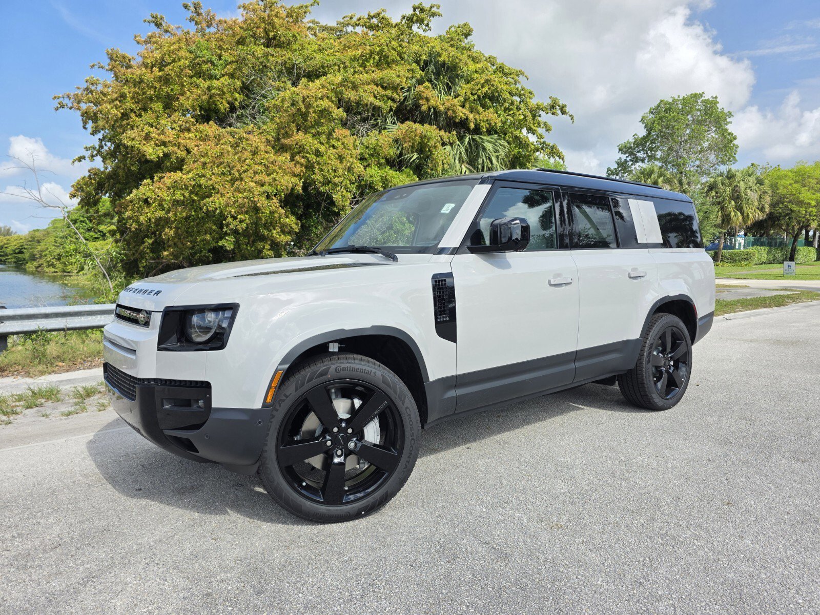 New 2026 Borasco Grey Land Rover P300 S image 1