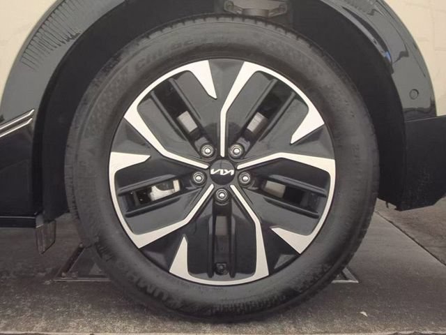 Certified Used 2024 Glacier Kia Wind image 13