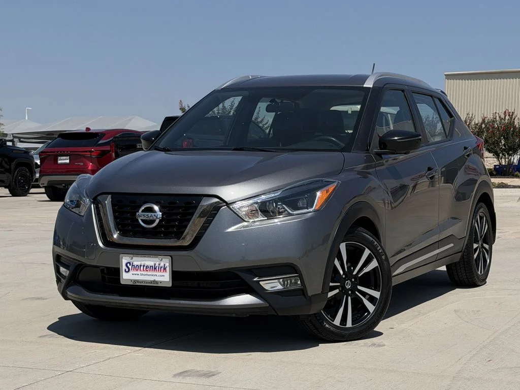 Used 2019 Gray Nissan SR image 2