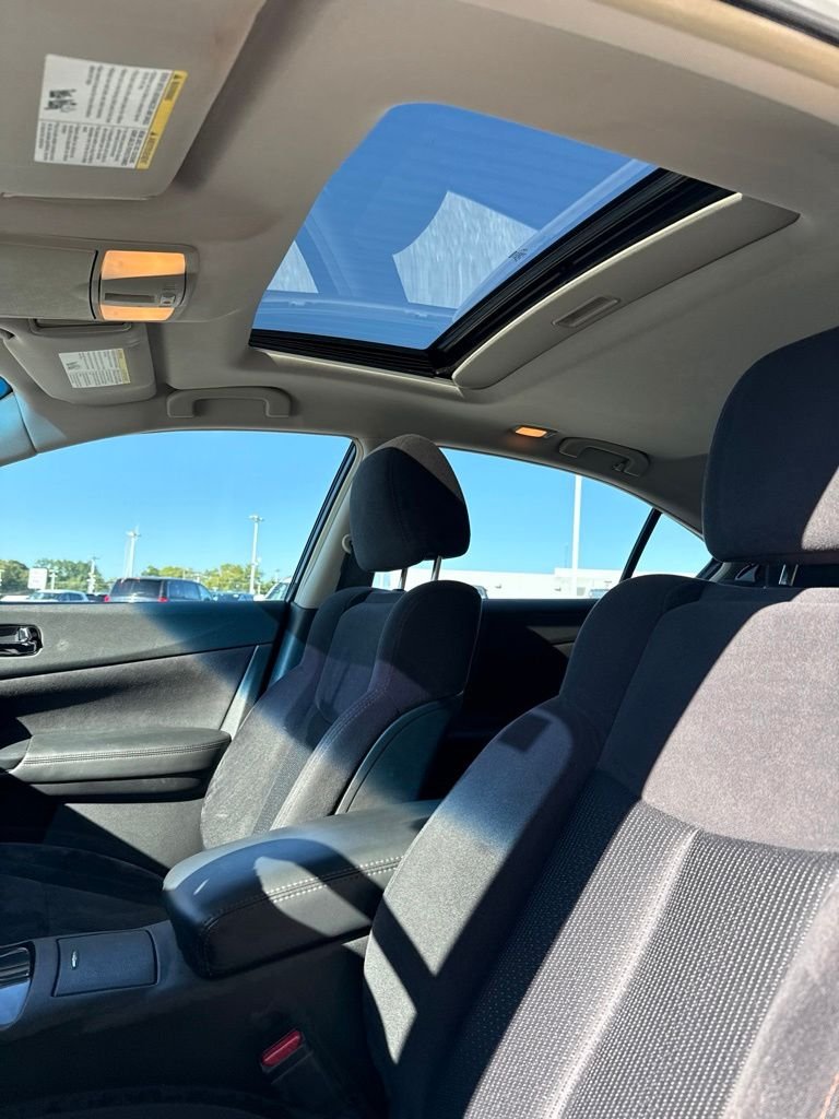Used 2014 White Nissan 3.5 S image 9