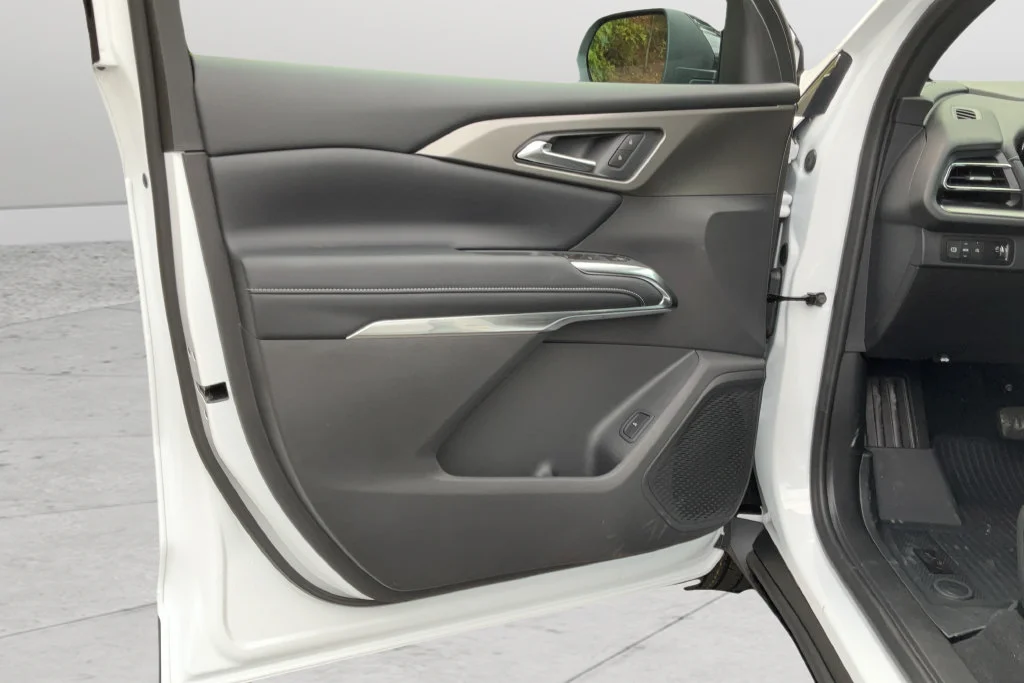 2027 Chevrolet Traverse LT - Photo 9