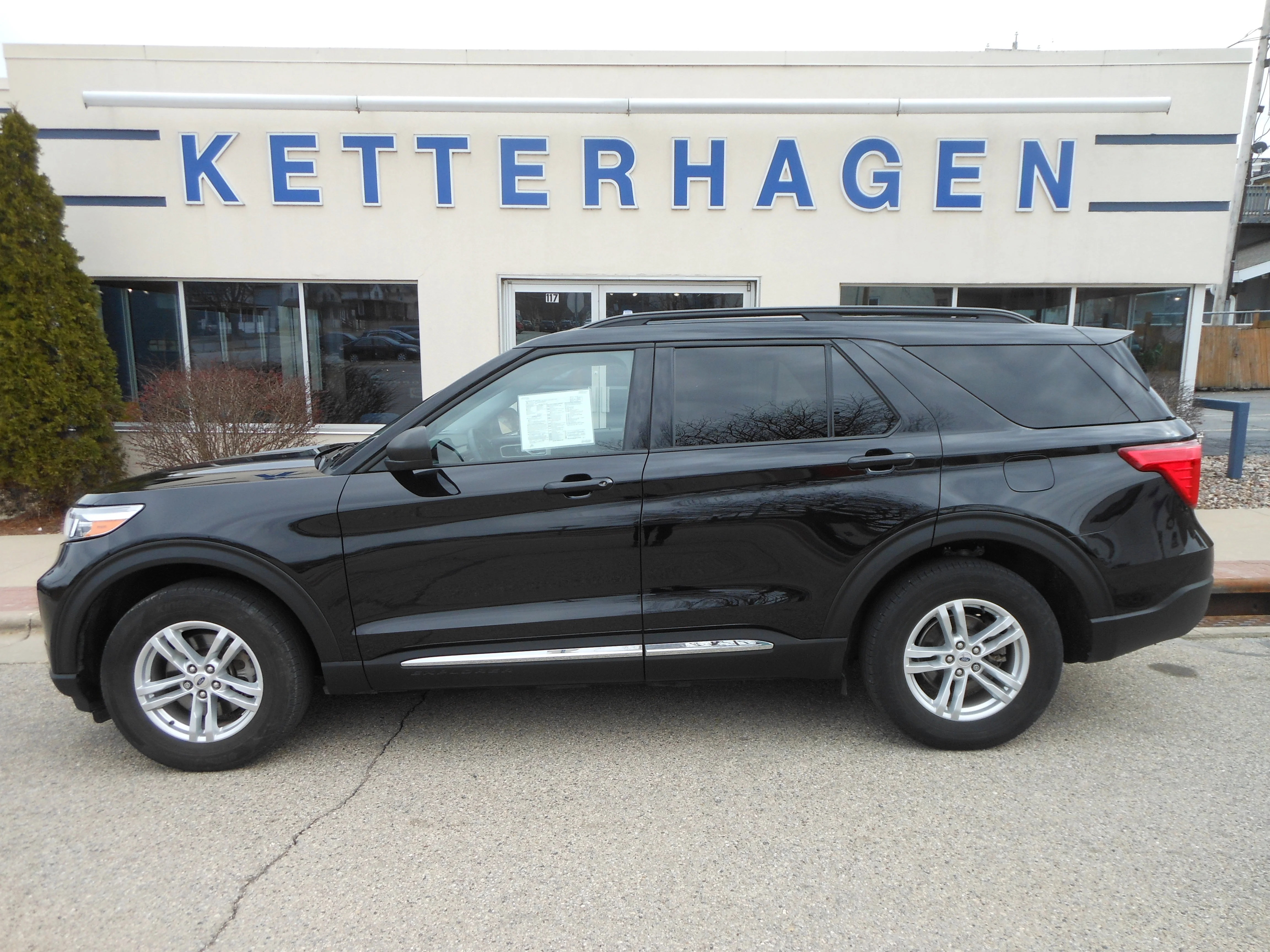 2022 Ford Explorer XLT 4WD's photo