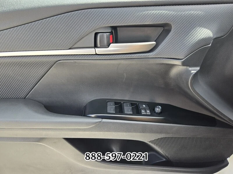 Used 2025 Ice TOYOTA SE image 31