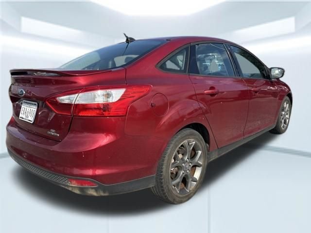 Used 2013 Red Ford SE image 6