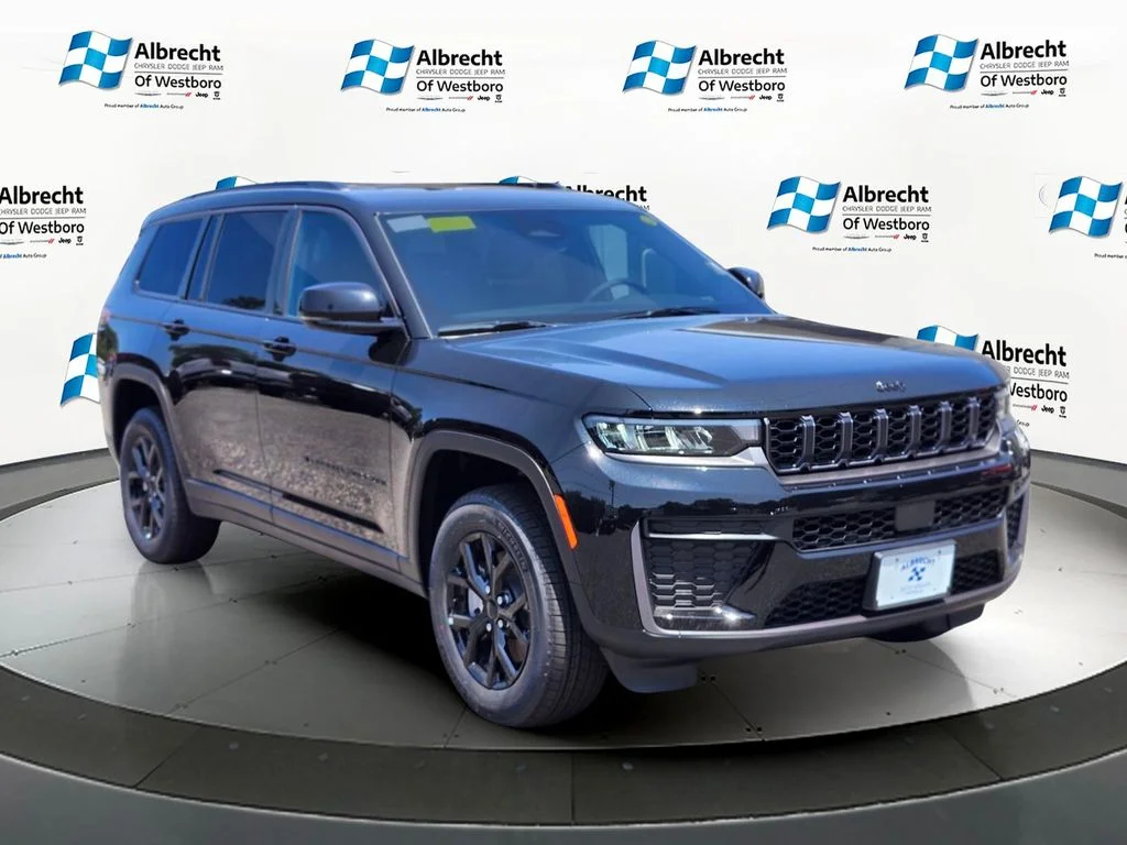 New 2026 Diamond Black Crystal Pearl-Coat Exterior Paint Jeep Altitude image 7