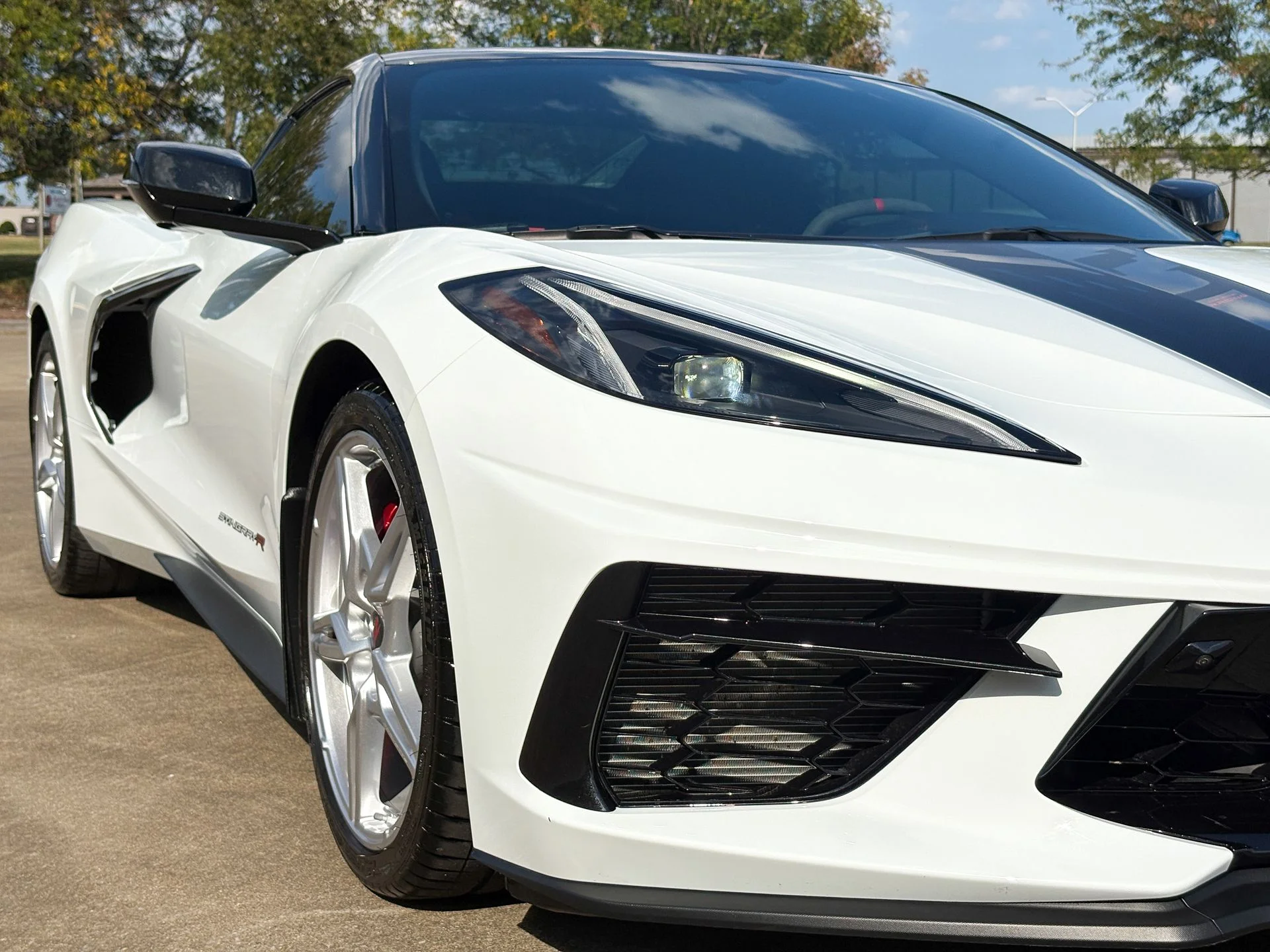 Used 2023 White Chevrolet Stingray image 3