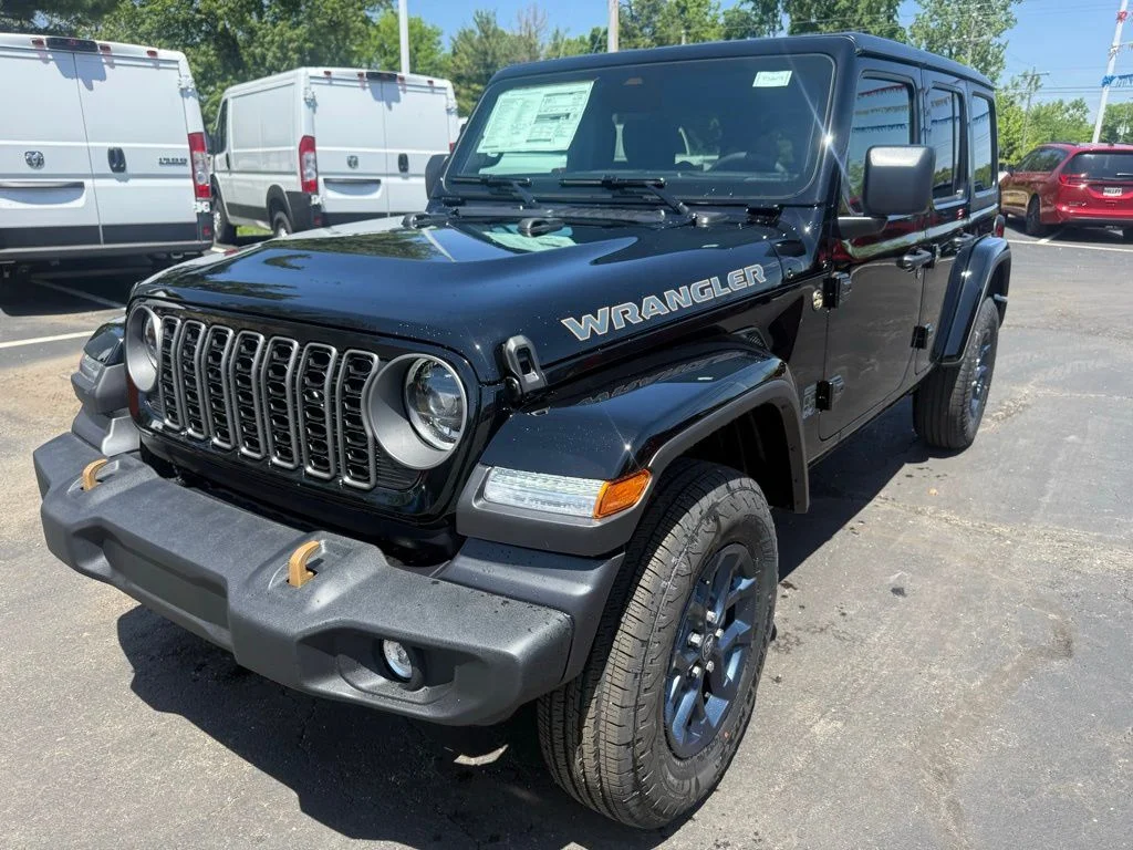 New 2026 Black Clear-Coat Exterior Paint Jeep 85th Anniversary Edition image 7