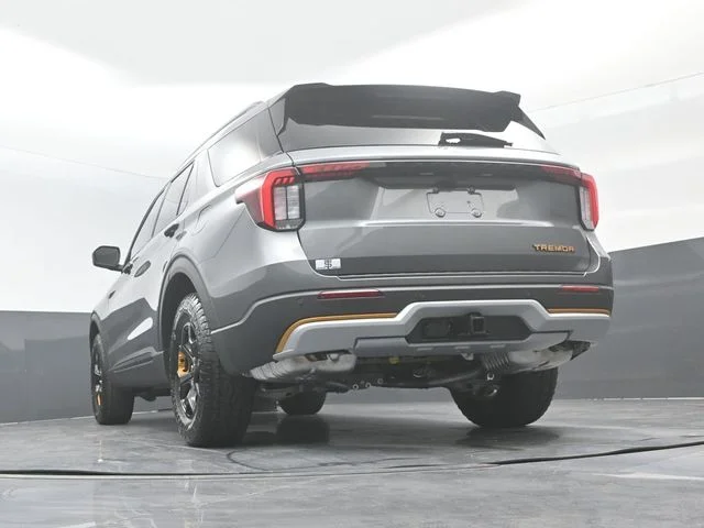 New 2026 Carbonized Gray Metallic Ford Tremor® image 24