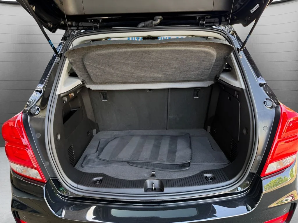 Used 2018 Black Chevrolet Premier image 32