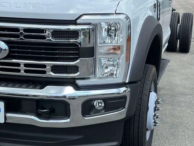 New 2026 Oxford White Ford F-450® XL image 9