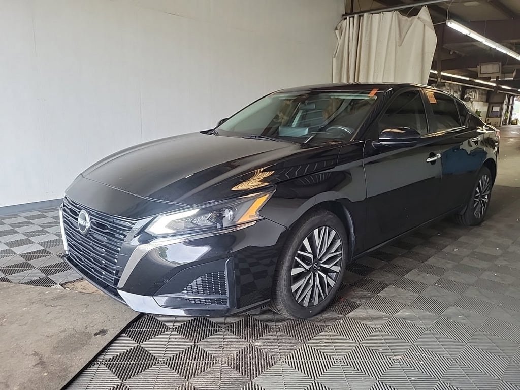 Used 2023 Black Nissan 2.5 SV image 16